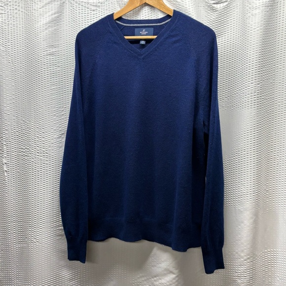 Buttoned‎ Down Mens Navy  100% Cashmere Soft V Neck Sweater Sz L - Picture 1 of 5